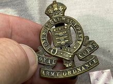 Load image into Gallery viewer, Original WW1 / WW2 British Army - Royal Army Ordnance Corps Cap Badge
