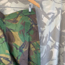 Lade das Bild in den Galerie-Viewer, Genuine British Army DPM Camouflaged Rain Trousers Waterproof PVC - Size 70/80
