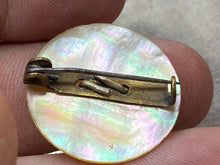 Charger l&#39;image dans la galerie, Original British Army - Royal Warwickshire Mother of Pearl Sweetheart Brooch
