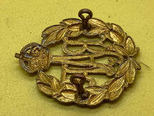 Charger l&#39;image dans la galerie, Original WW2 RAF Royal Air Force Brass Cap Badge
