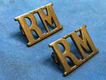 Lade das Bild in den Galerie-Viewer, Original Pair WW1/WW2 Brass British Royal Navy Shoulder Title - RM Royal Marines
