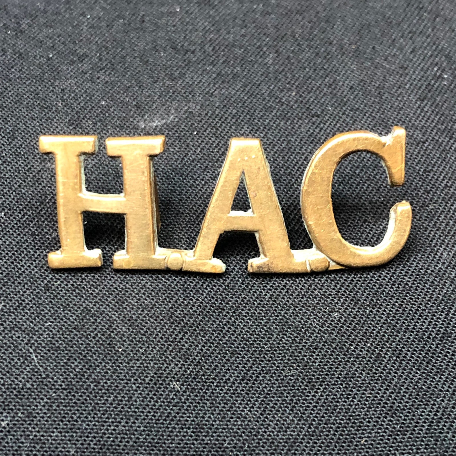Original WW1/WW2 British Army HAC Hounarable Artillery Company Shoulder Title - The Militaria Shop