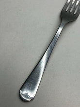 Charger l&#39;image dans la galerie, Original British Army War Department Marked Mess Cutlery Fork - 1964 Dated
