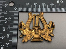 Load image into Gallery viewer, Genuine British Army WW2 Musicians Cap Badge
