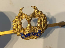 Load image into Gallery viewer, Original WW1 / WW2 British Army - Gordon Highlanders Regiment Sweetheart Brooch
