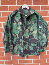 Charger l&#39;image dans la galerie, Original British Army 1968 Pattern Combat Smock Jacket - 34&quot; Chest - Unusual
