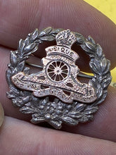 Lade das Bild in den Galerie-Viewer, Original British Army WW1 / WW2 Royal Artillery Silver Marked Sweetheart Brooch
