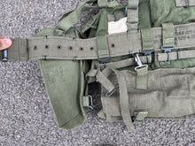 Charger l&#39;image dans la galerie, Original British Army 58 Pattern Webbing Rig Set Up - Belt, Pouches, Roll
