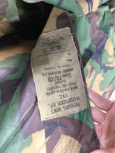 Lade das Bild in den Galerie-Viewer, Genuine British Army DPM Waterproof Trousers - Size 78/100
