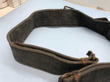 Charger l&#39;image dans la galerie, Original WW2 British Army 37 Pattern Webbing Belt - Size 44&quot; Waist
