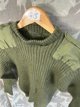 Charger l&#39;image dans la galerie, Genuine British Army Man&#39;s Heavy Jersey Olive Drab Pull Over - Size 36&quot; Chest
