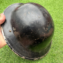 Lade das Bild in den Galerie-Viewer, WW2 British Army / Civil Defence Mk2 Brodie Helmet - Original Untouched
