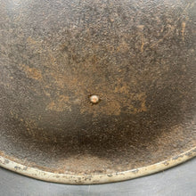 Lade das Bild in den Galerie-Viewer, Original WW2 British/Canadian Army Mk3 &quot;Turtle&quot; Combat Helmet - The Militaria Shop
