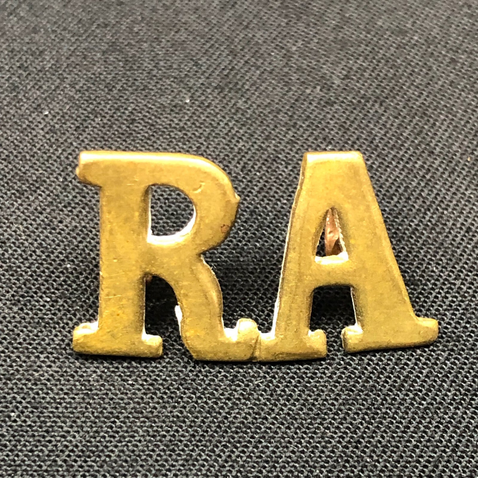 Original WW1/WW2 British Army RA Royal Artillery Shoulder Title - The Militaria Shop