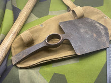 Load image into Gallery viewer, Original WW2 British Army Helve, Handle &amp; Carrier all Dated 1944 - The Militaria Shop
