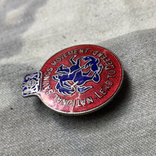 Lade das Bild in den Galerie-Viewer, Original WW2 National Savings Movement Lapel Badge
