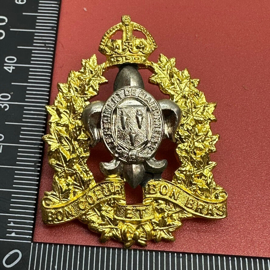 Genuine WW2 Canadian Regiment De Maisonneuve Cap Badge