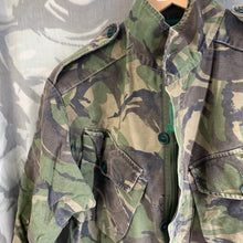 Lade das Bild in den Galerie-Viewer, Genuine British Army DPM Camouflauge Combat Smock Jacket - Size 180/96
