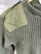 Charger l&#39;image dans la galerie, Genuine British Army Man&#39;s Heavy Jersey Olive Drab Pull Over - Size 1- 30&quot; Chest
