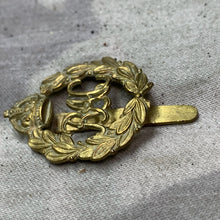 Load image into Gallery viewer, Original WW2 British Army Royal Armoured Corps Cap Badge
