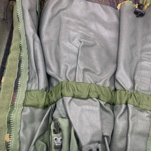 Lade das Bild in den Galerie-Viewer, Genuine British Army Surplus DPM Camouflaged Gaiters - Size Standard
