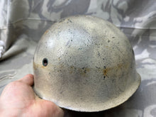 Charger l&#39;image dans la galerie, Genuine West German Army Paratrooper Helmet
