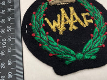 Lade das Bild in den Galerie-Viewer, British RAF Bullion Embroidered Blazer Badge - WAAF Women&#39;s Auxiliary Air Force
