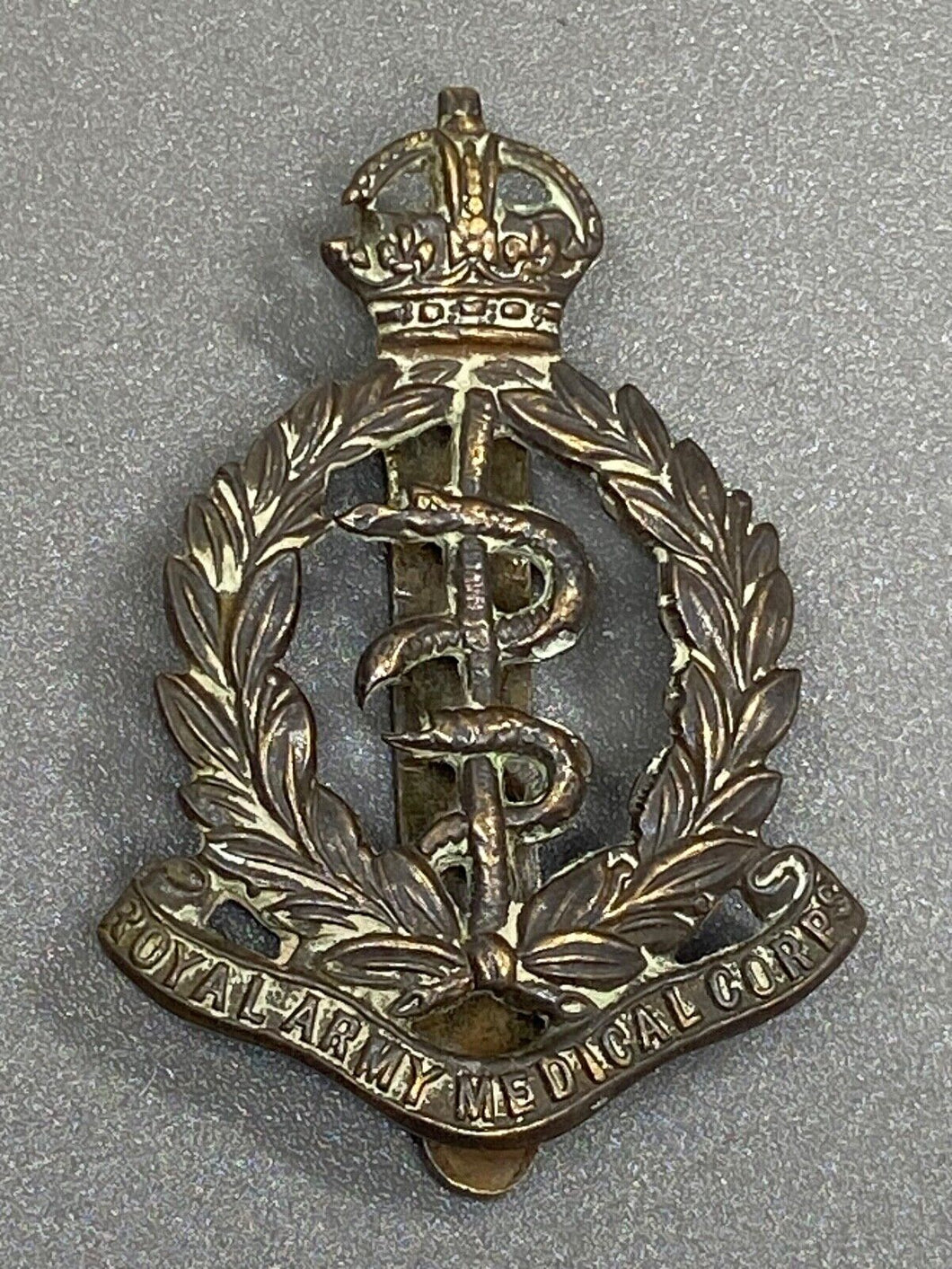 Original WW1 / WW2 British Army Royal Army Medical Corps Cap Badge