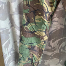 Charger l&#39;image dans la galerie, British Army DPM 1968 Pattern Camouflaged Combat Trousers - Size 30&quot; Waist
