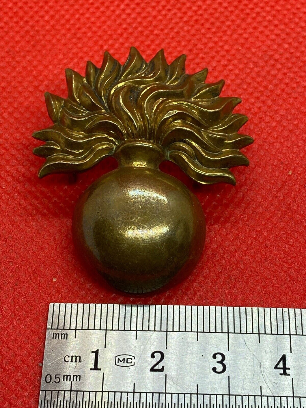 Genuine British Army WW1 / WW2 GRENADIER GUARDS Cap Badge