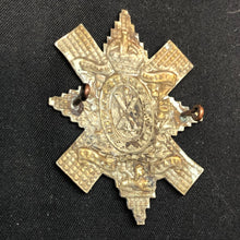 Load image into Gallery viewer, Original WW2 British Army Cap Badge - The Royal Highlanders - Black Watch - The Militaria Shop
