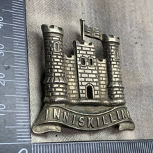 Charger l&#39;image dans la galerie, Original WW1 British Army Cap Badge - 6th (Inniskilling) Dragoons
