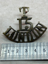 Charger l&#39;image dans la galerie, Original WW1 British Army 15th London Territorial Brass Shoulder Title
