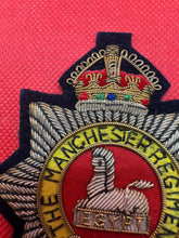 Lade das Bild in den Galerie-Viewer, Blazer-Abzeichen mit Bullion-Stickerei der britischen Armee – Manchester Regiment – ​​Kings Crown
