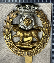 Charger l&#39;image dans la galerie, Original WW2 British Army York and Lancaster Regiment Cap Badge
