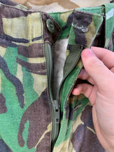 Charger l&#39;image dans la galerie, British Army DPM Camouflaged Temperate Trousers - 75/76/92 - Vintage Clothing
