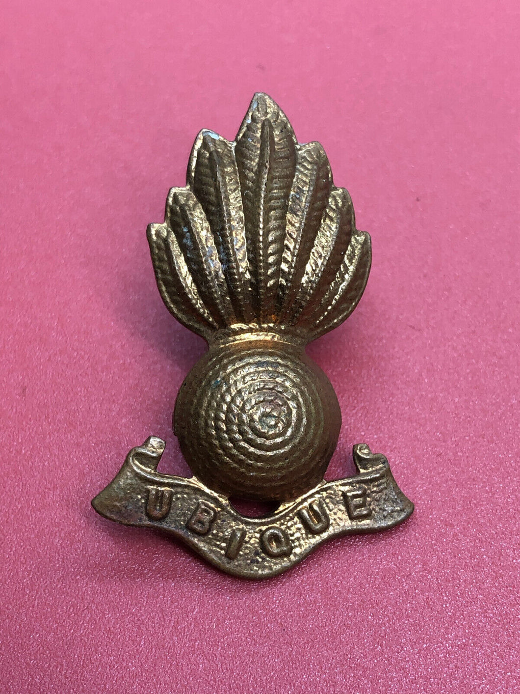 Original British Army RA Royal Artillery Collar Badge