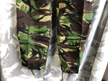 Lade das Bild in den Galerie-Viewer, Size 80/72/88 - Vintage British Army DPM Lightweight Combat Trousers
