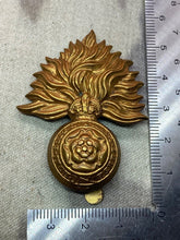 Load image into Gallery viewer, Original WW1 / WW2 British Army Royal Fusiliers City of London Cap Badge
