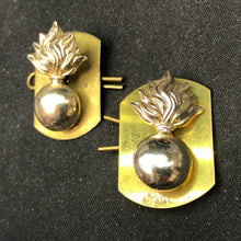 Charger l&#39;image dans la galerie, Original British Collar Badge Pair - Royal Artillery - The Militaria Shop
