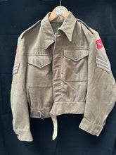 Lade das Bild in den Galerie-Viewer, Original WW2 British Army Battledress Jacket 1940 Pattern - Palestine Div Signs
