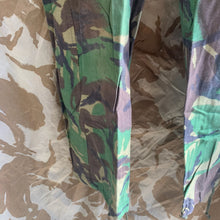 Charger l&#39;image dans la galerie, British Army DPM Camouflaged Temperate Trousers - 80/80/96 - Vintage Clothing
