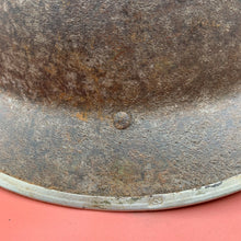 Lade das Bild in den Galerie-Viewer, Original WW2 Mk2 British Army Brodie Combat Helmet
