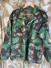 Lade das Bild in den Galerie-Viewer, Genuine British Army Smock Combat 1968 Pattern DPM Camouflage - Size 2
