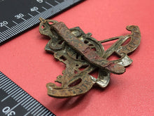 Load image into Gallery viewer, Original WW1/WW2 British Army Royal Artillery Cap Badge
