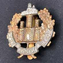 Lade das Bild in den Galerie-Viewer, Genuine WW2 British Army Brass Cap Badge - Essex Regiment - The Militaria Shop
