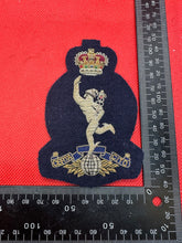 Charger l&#39;image dans la galerie, British Army Bullion Embroidered Blazer Badge - Royal Signals - Queen&#39;s Crown
