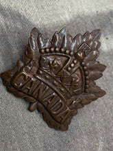 Lade das Bild in den Galerie-Viewer, Original WW1 / WW2 Canadian Army Bronze Collar / Cap Badge
