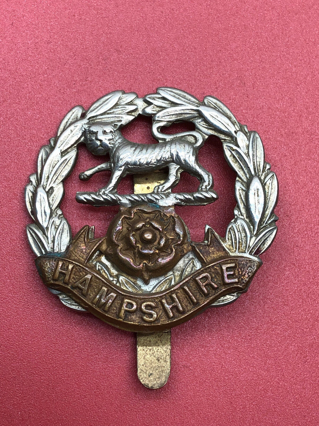 Original WW2 British Army Hampshire Regiment Cap Badge