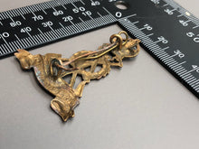 Charger l&#39;image dans la galerie, Original WW2 British Army Labour Corps Cap Badge
